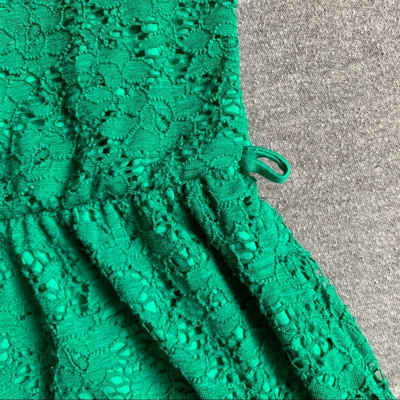 GREEN LACE DRESS - Picture 3 of 5